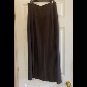 Studio G long pleated knit skirt